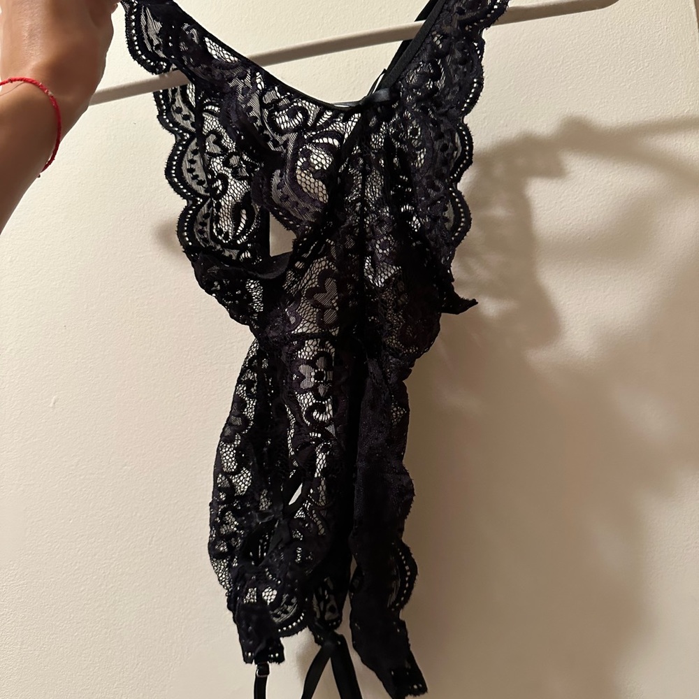 Lingerie - Picture 2 of 2